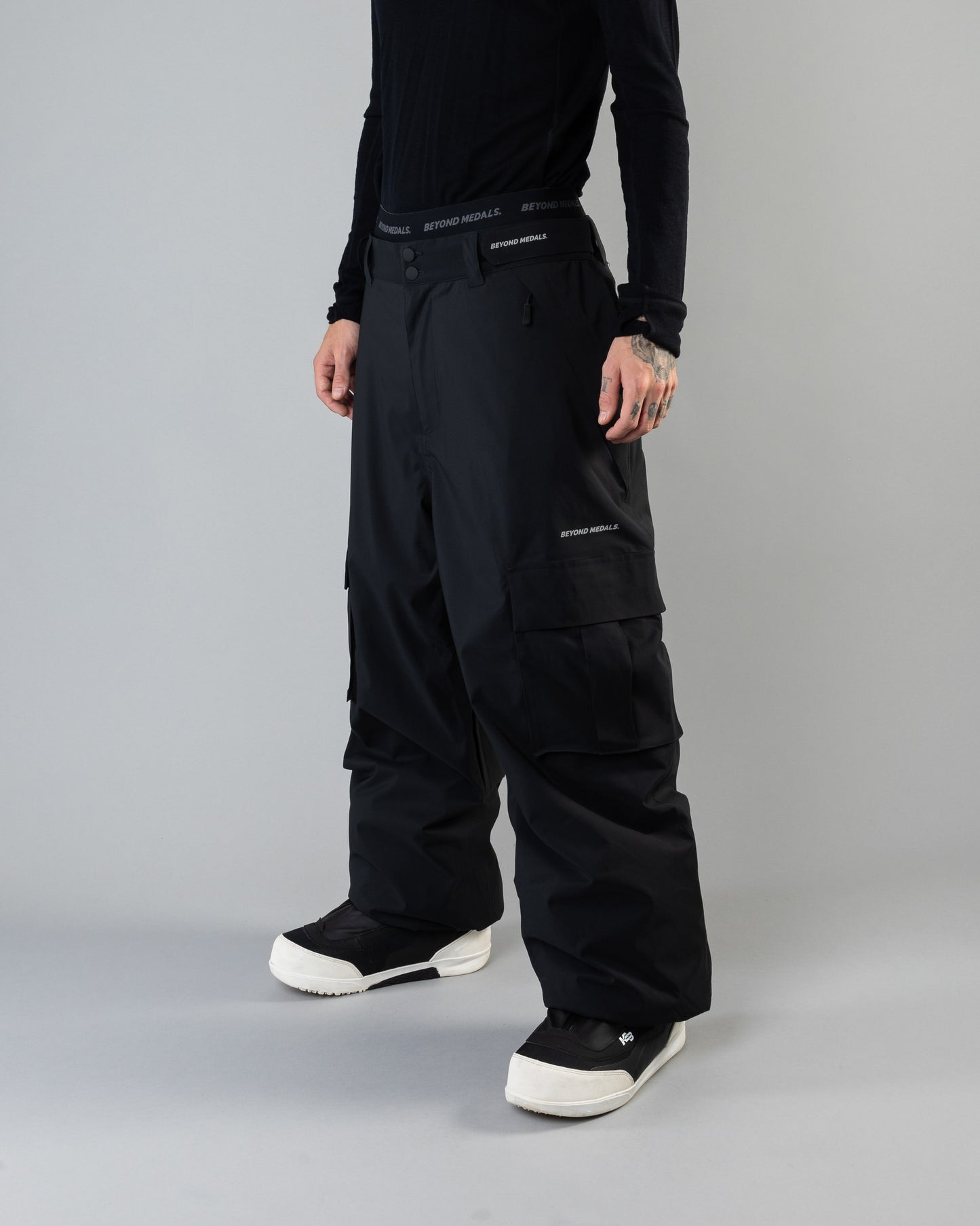 Beyond Medals Cargo Pants 2L - Black