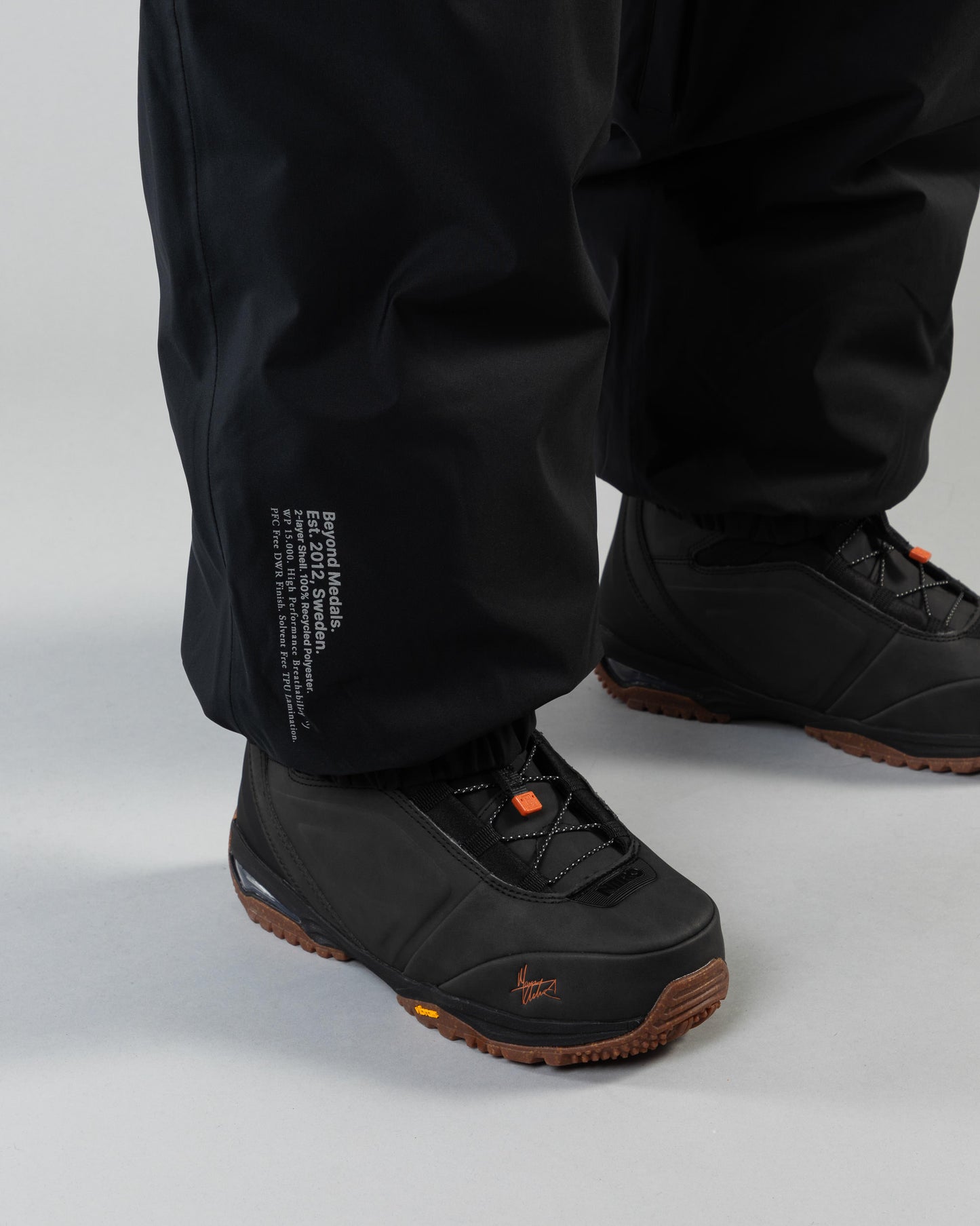 Beyond Medals Cargo Pants 2L - Black