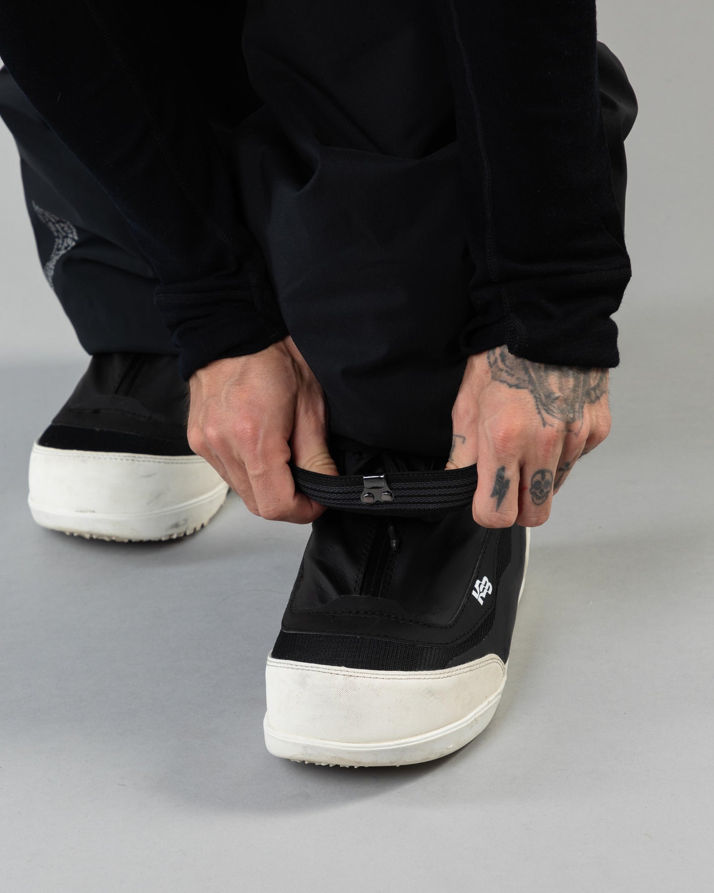 Beyond Medals Cargo Pants 2L - Black