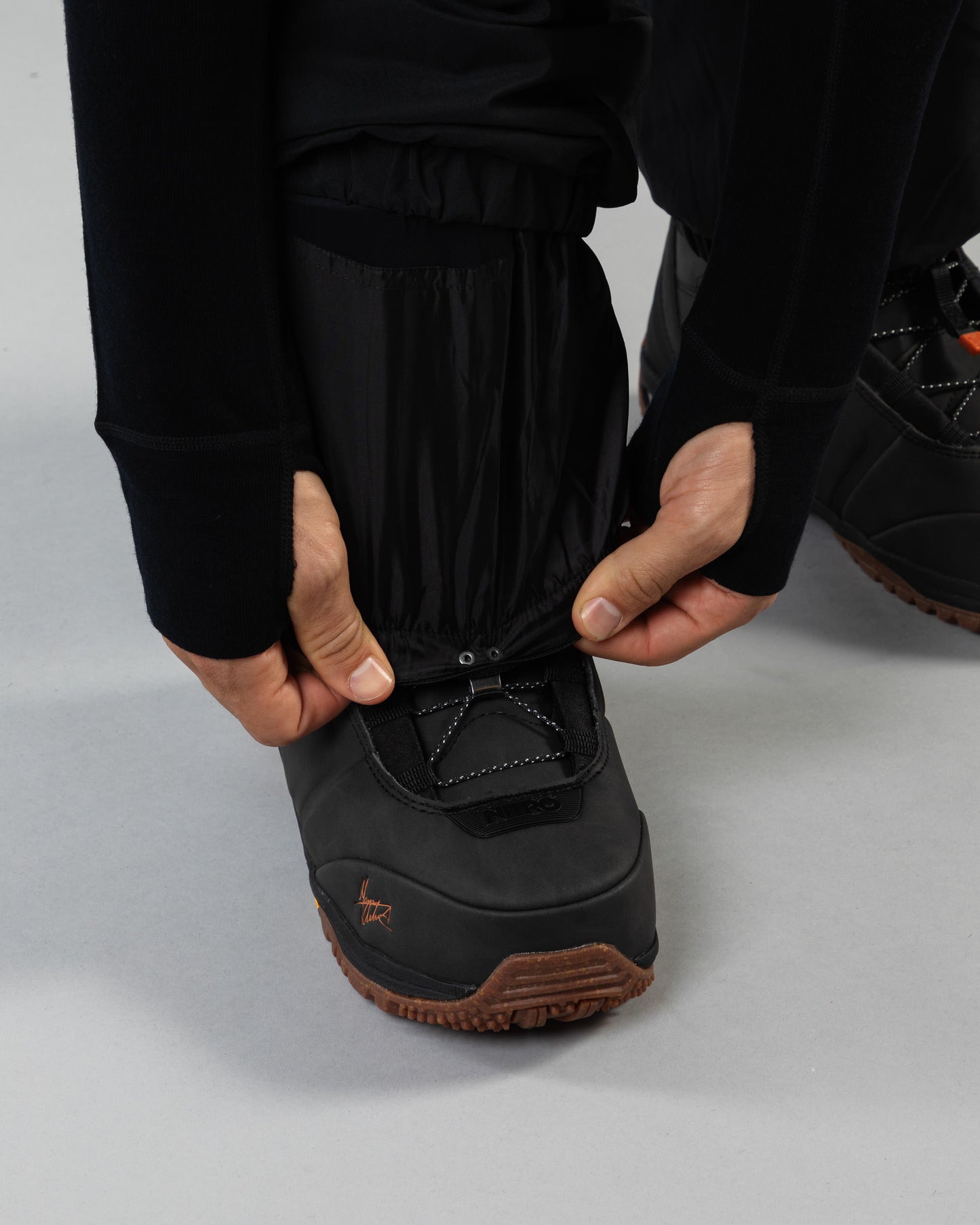 Beyond Medals Cargo Pants 2L - Black