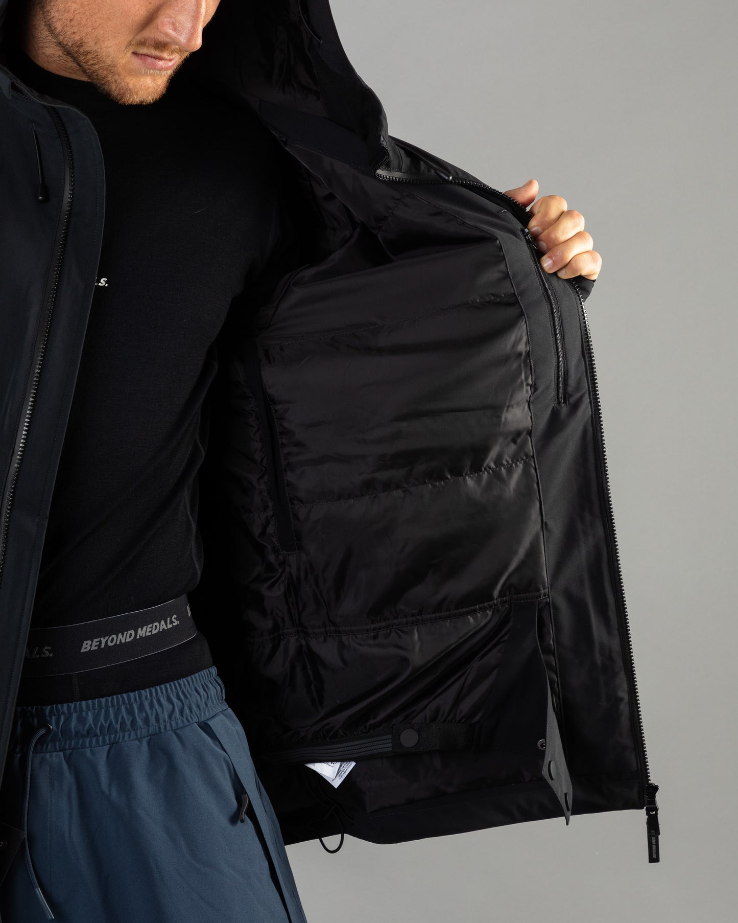 Beyond Medals Fullzip Jacket 2L - Black