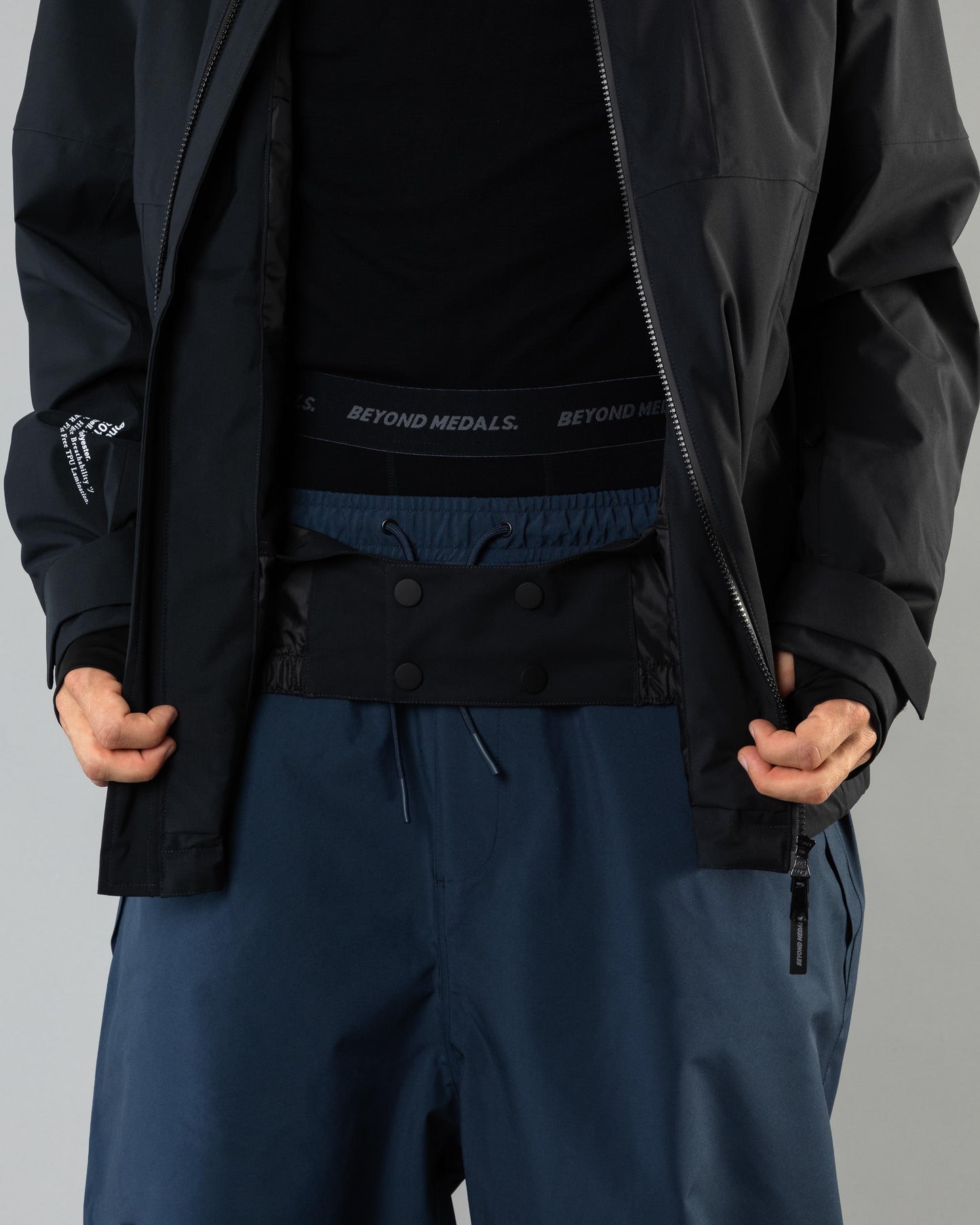 Beyond Medals Fullzip Jacket 2L - Black