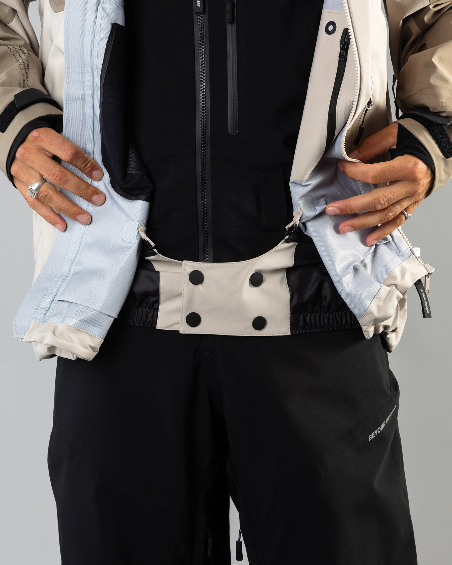 Beyond Medals Tech Jacket 3L - Lt Beige