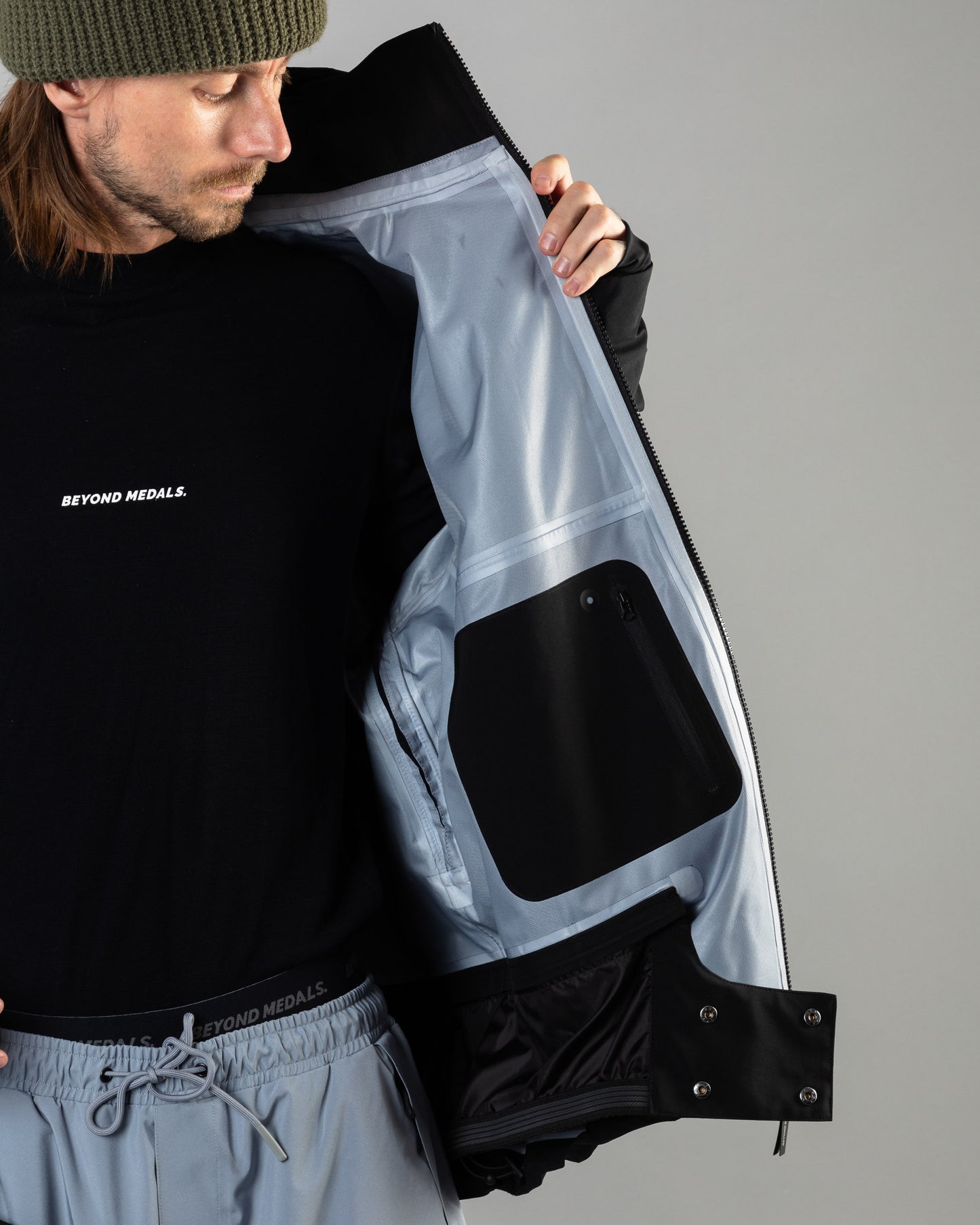 Beyond Medals Tech Jacket 3L - Black