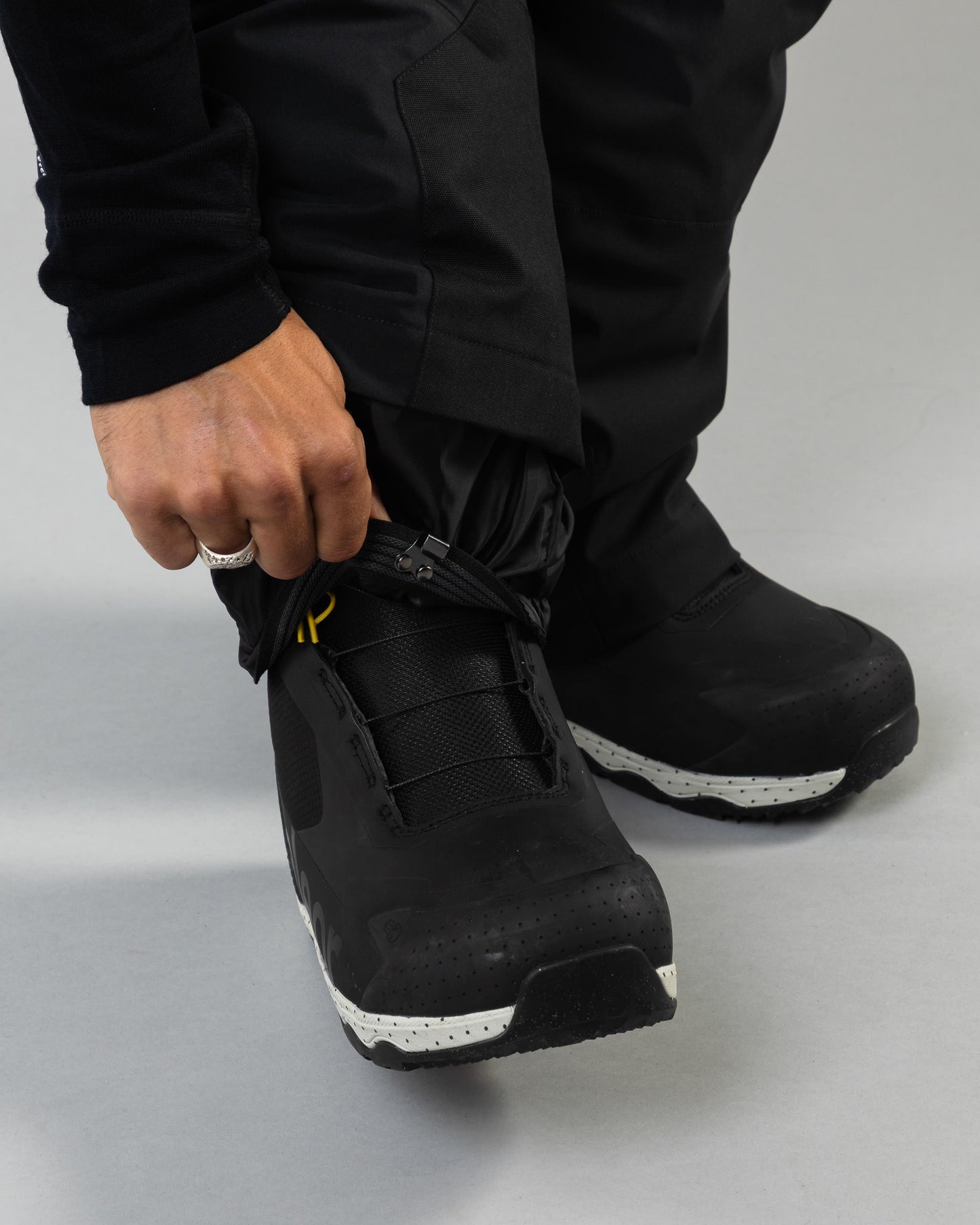 Beyond Medals Zip Pants 2L - Black