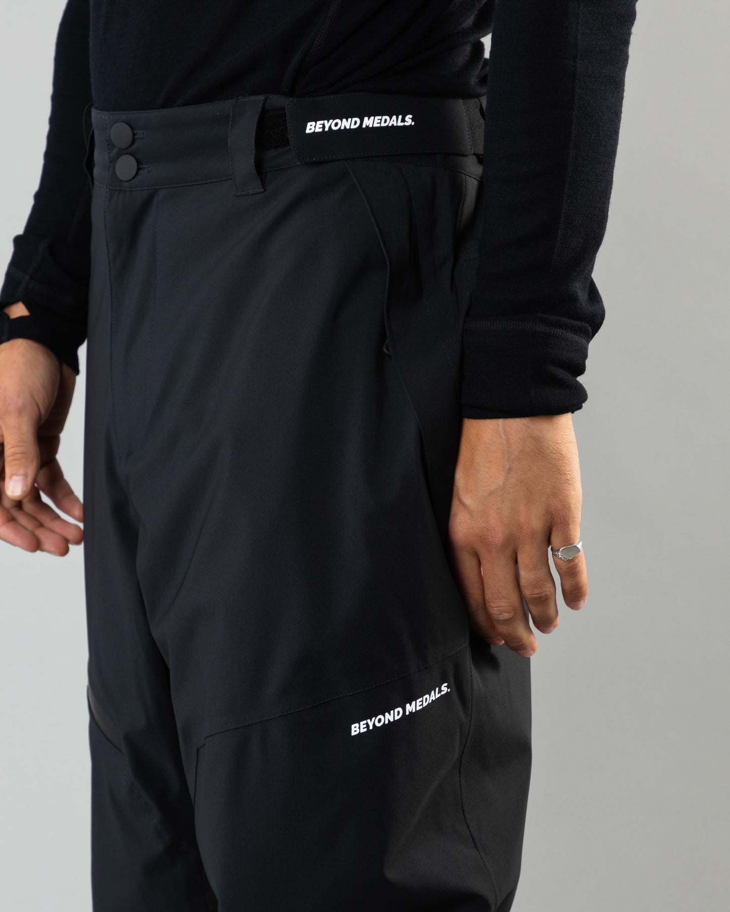Beyond Medals Zip Pants 2L - Black