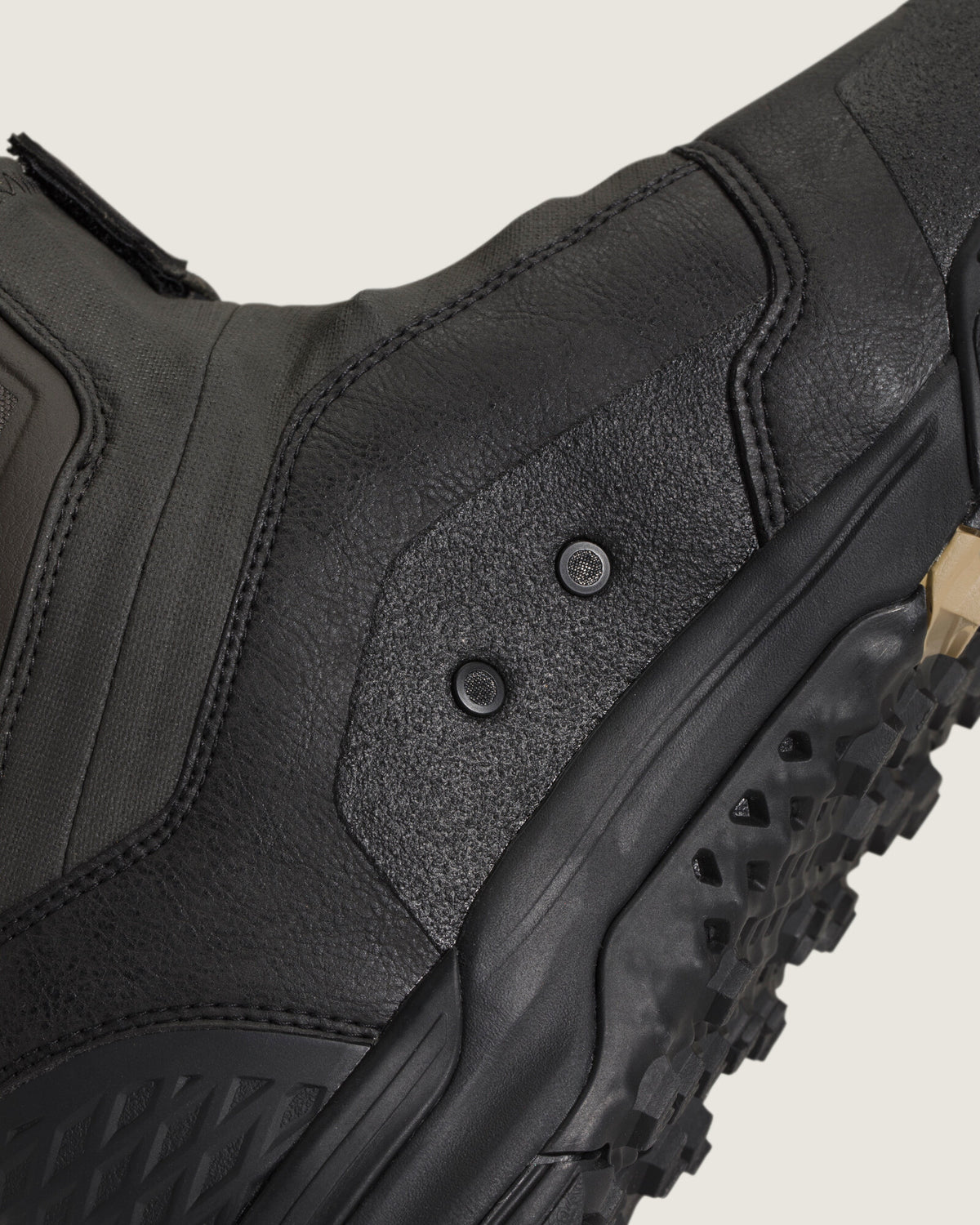 Vans Hi-Country Snowboard Boot 2026