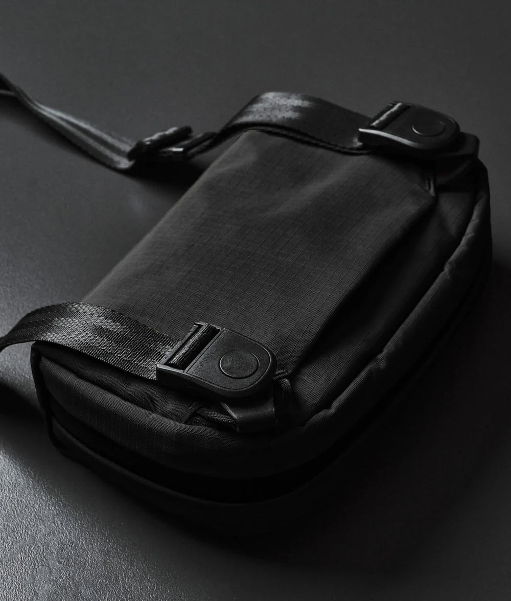 Alpaka Toiletry Bag - Black
