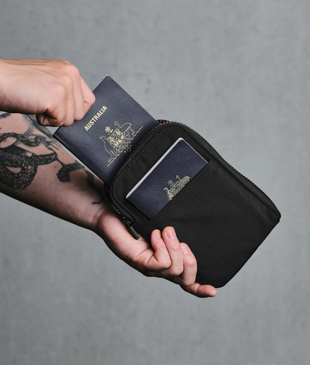 Alpaka Zip Travel Wallet - Black