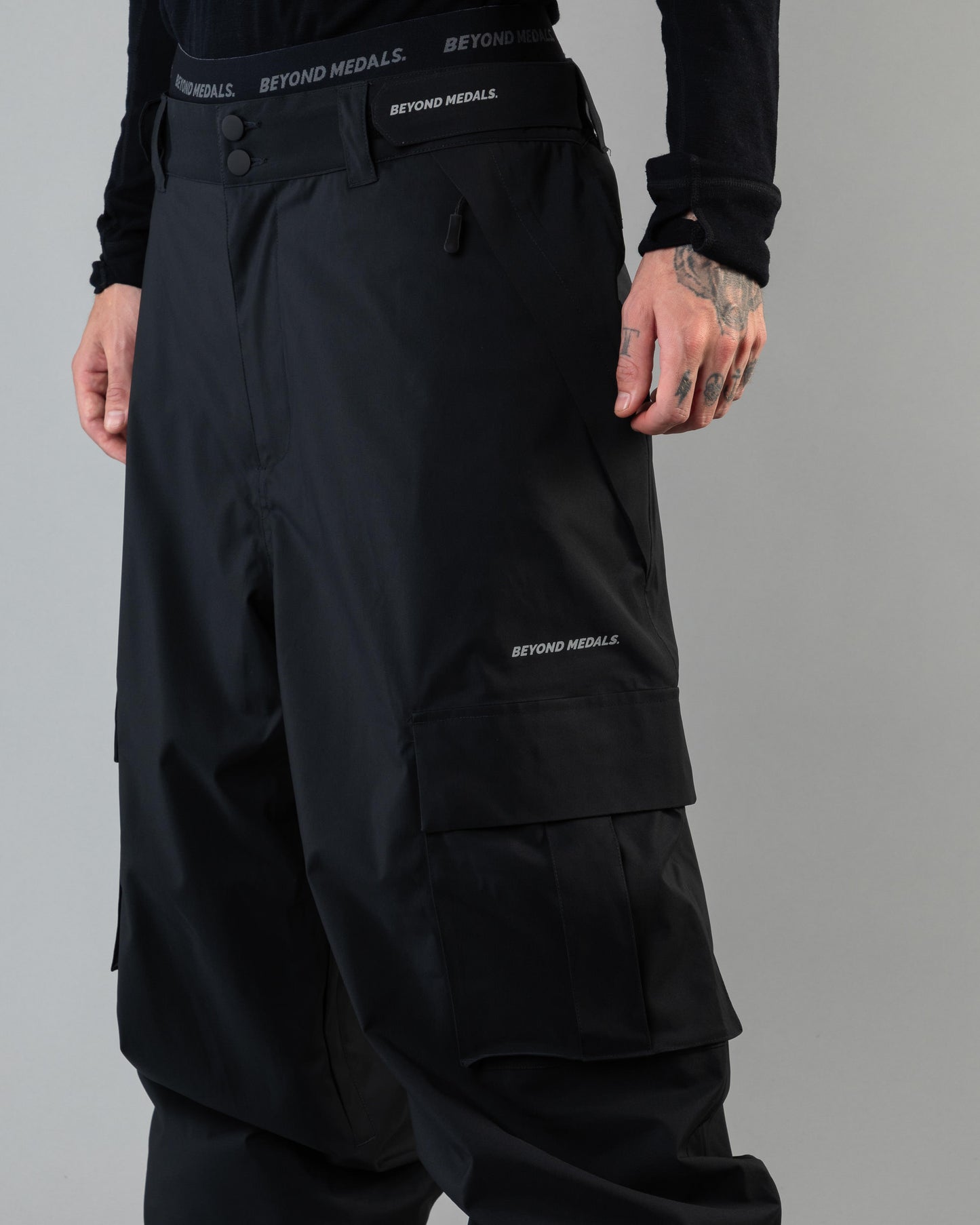 Beyond Medals Cargo Pants 2L - Black